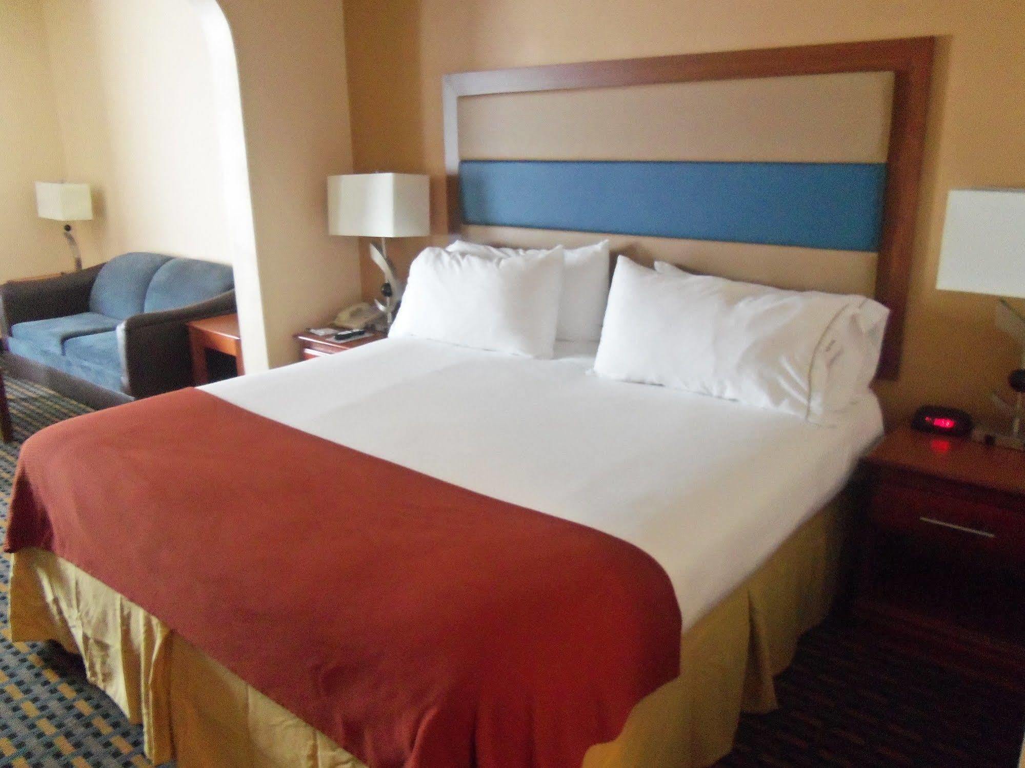 Holiday Inn Express Hotel & Suites Sanford By Ihg Zewnętrze zdjęcie